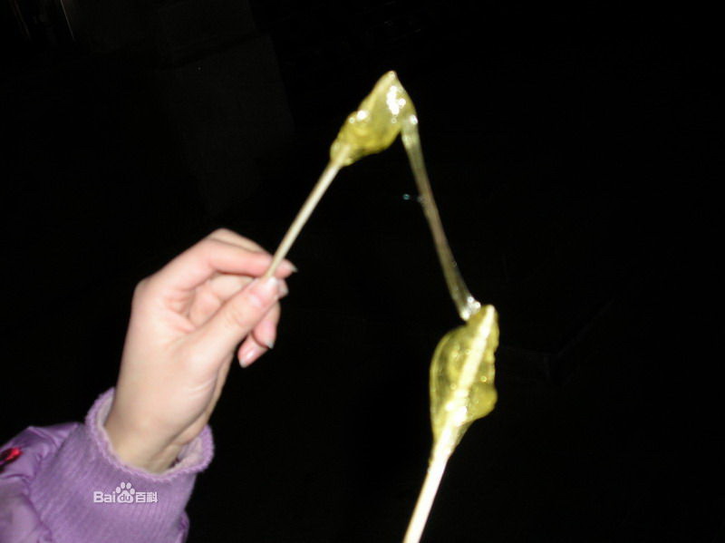  p>绕糖稀亦称搅糖稀,缠糖稀,缠糖,不同于吹糖人或做糖画,常见于北方