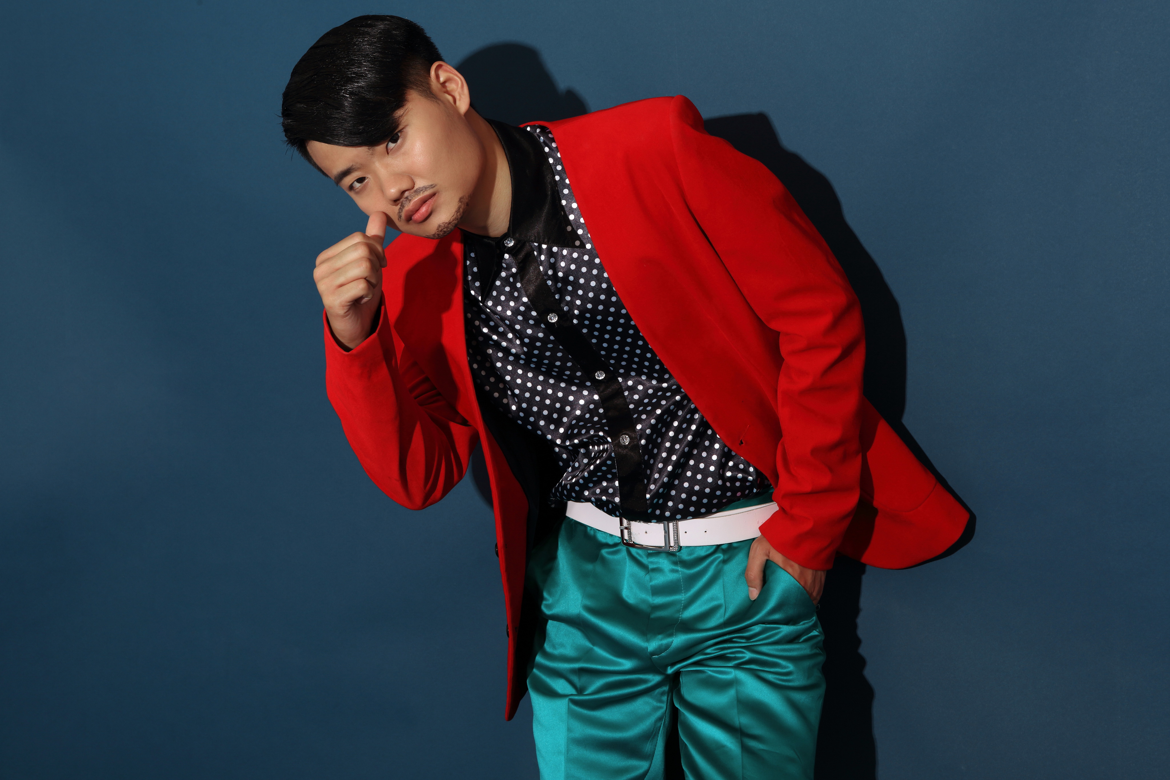 官羽以极具辨识度的 a target="_blank" href="