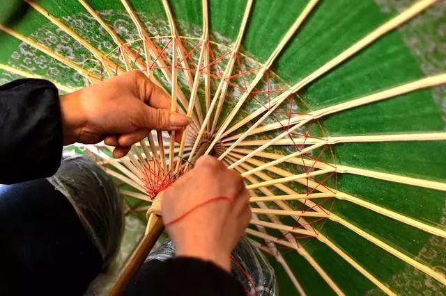 四川泸州：撑收3000次不损坏，5级风不变形，人人都爱的伞长啥样_百科TA说