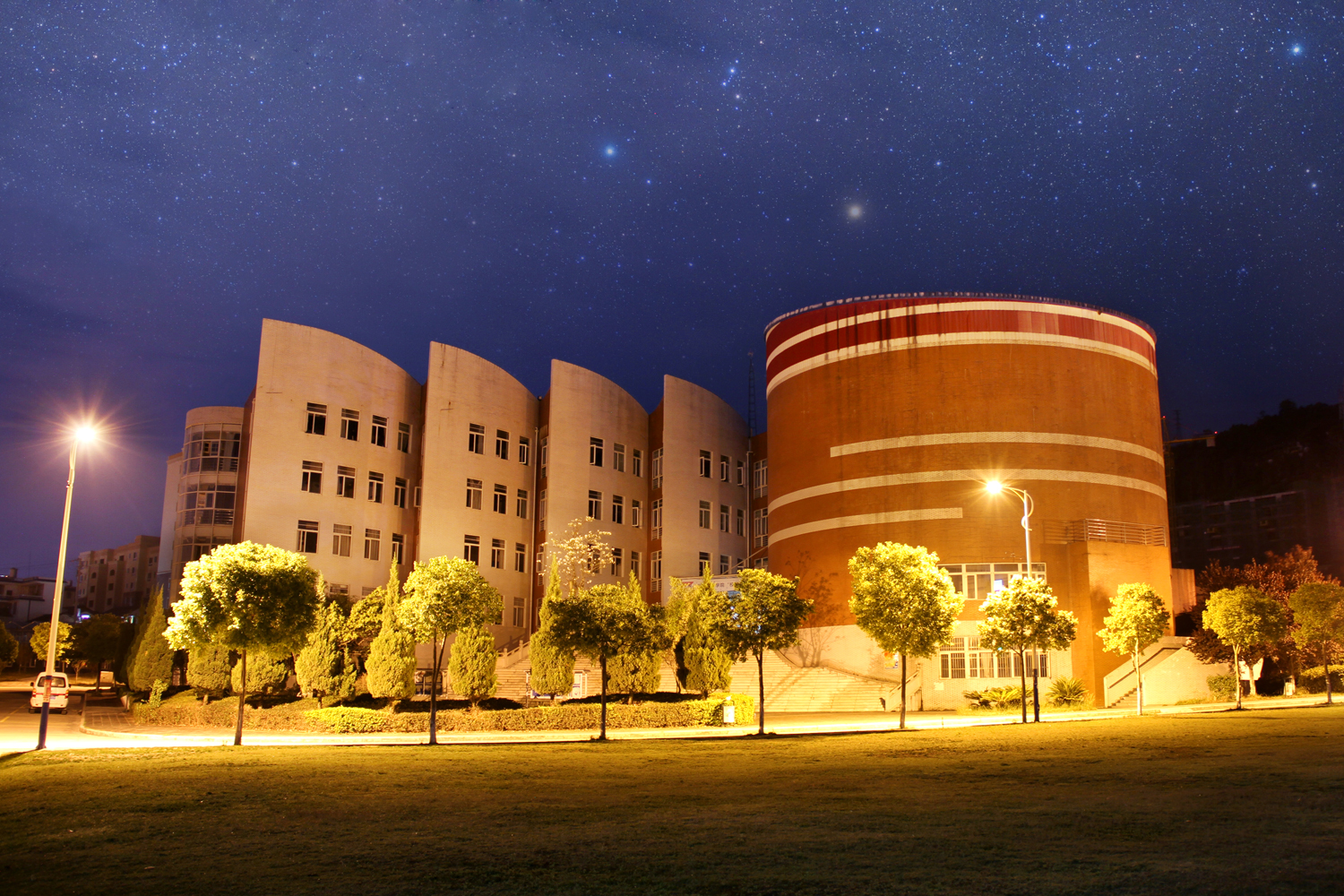  p>保山学院(baoshan university,bsu)是经国家教育部批准的全日制