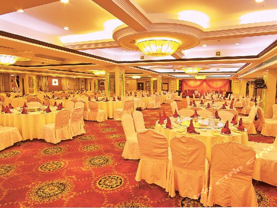  p>泉州金洲大酒店坐落于历史文化名城泉州市泉秀路繁华地带,是一家集