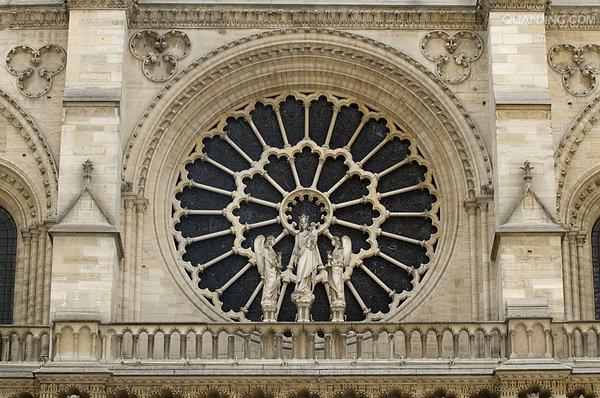 data-lemmaid="400790">哥特式建筑 /a>的特色之一,指中世纪教堂正门