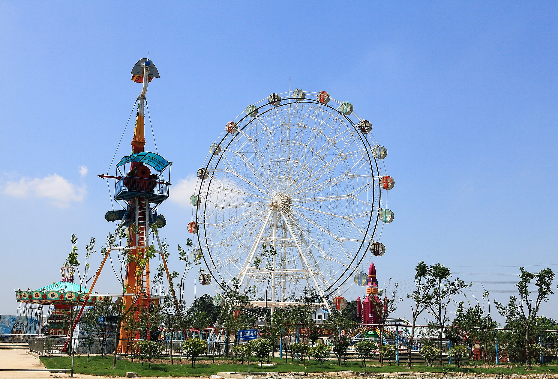  p data-id="gnxapy7ibt">卡迪欢乐世界是一座主题乐园,位于江苏省 a