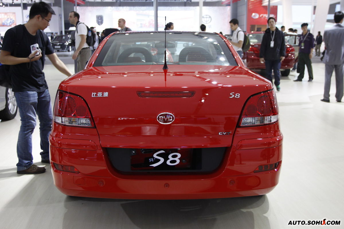 比亚迪s8