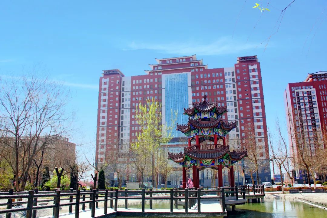  p>保定理工学院( i>baoding university of technology /i>),位于