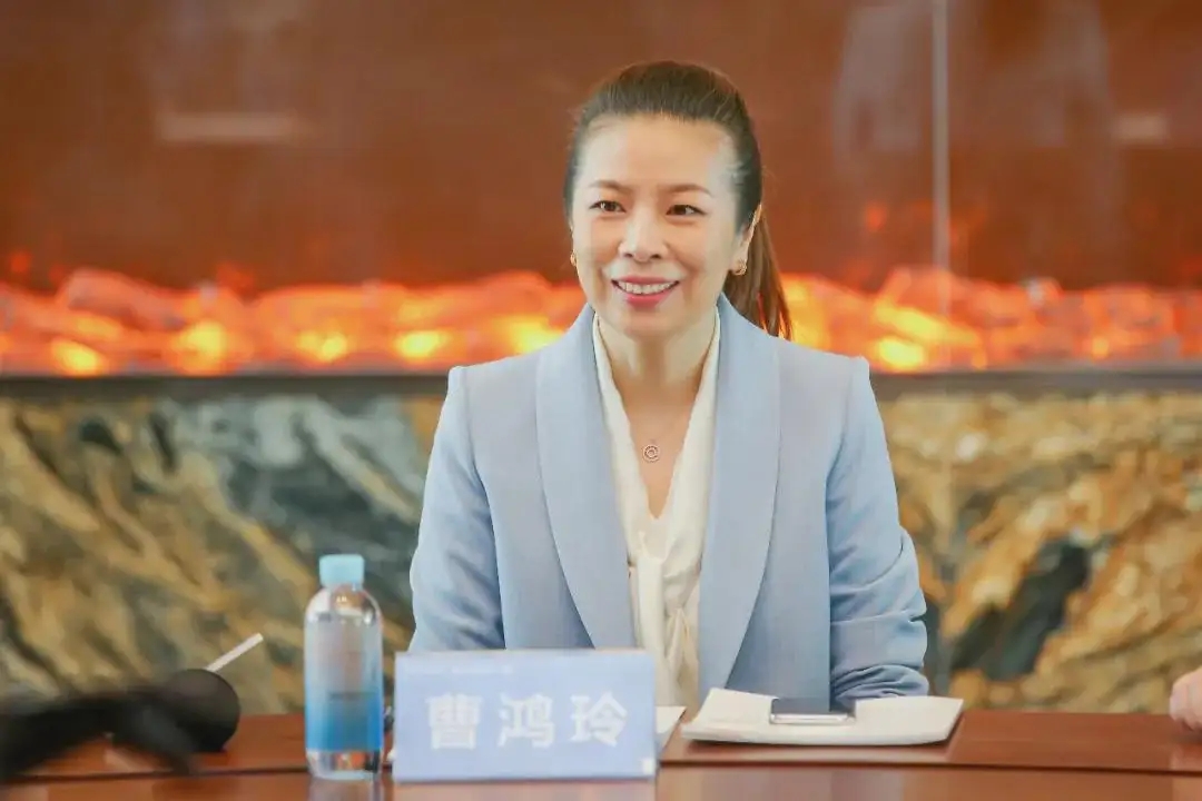  p>曹鸿玲,融创中国执行总裁,融创服务执行董事兼行政总裁. /p>