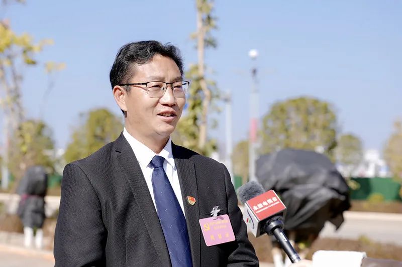 饶红强,现任云南省丽江市永胜县三川镇党委书记.