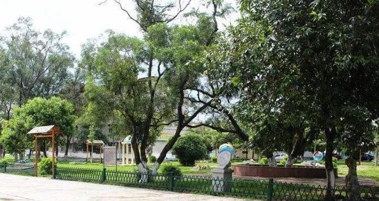  p>三里镇,隶属于广西壮族自治区贵港市覃塘区,地处 a target="_blank