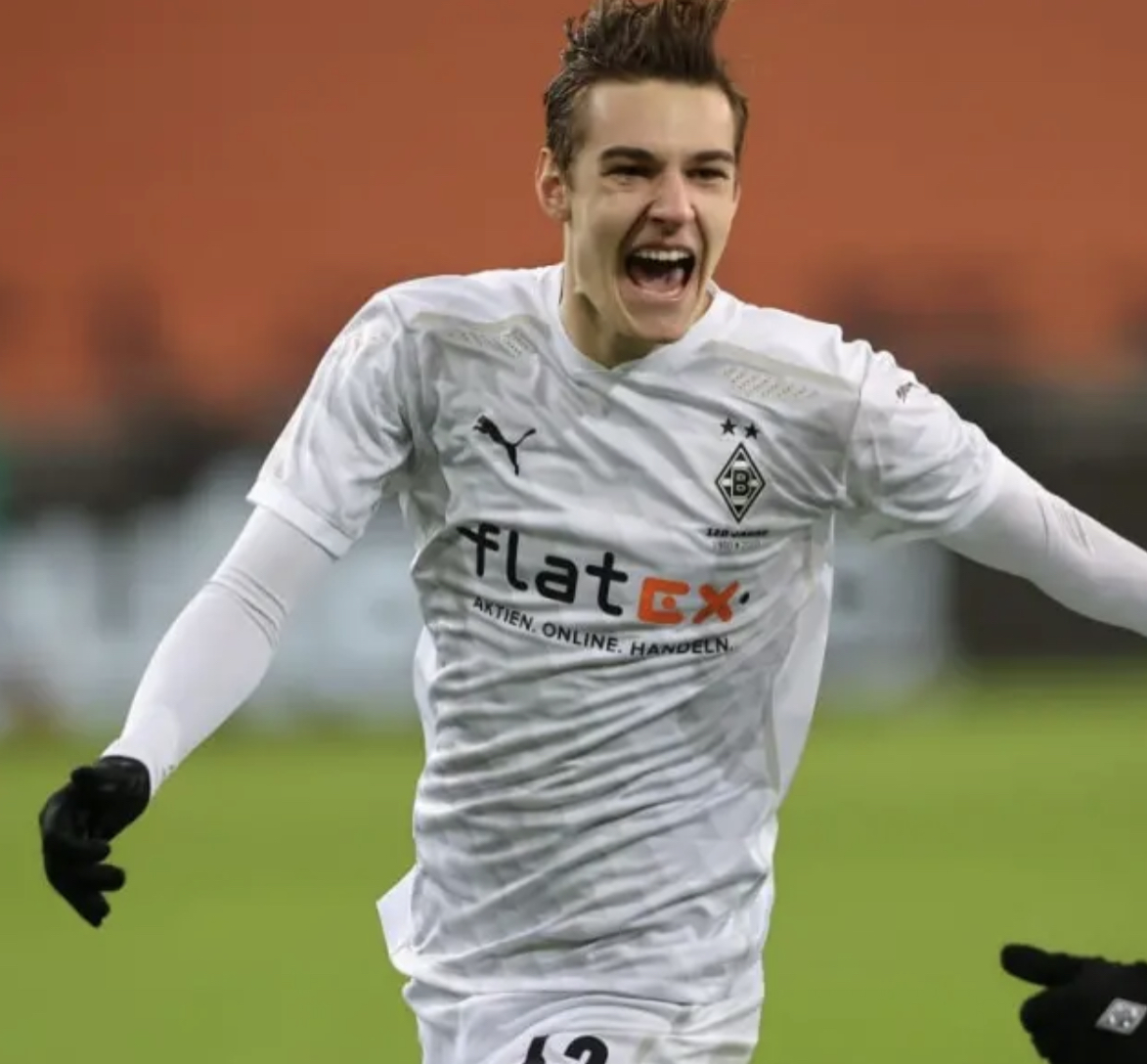  p data-id="gnbvukjmyp">弗洛里安·诺伊豪斯(fl