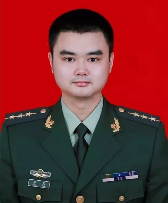 武警上尉,副营职军官