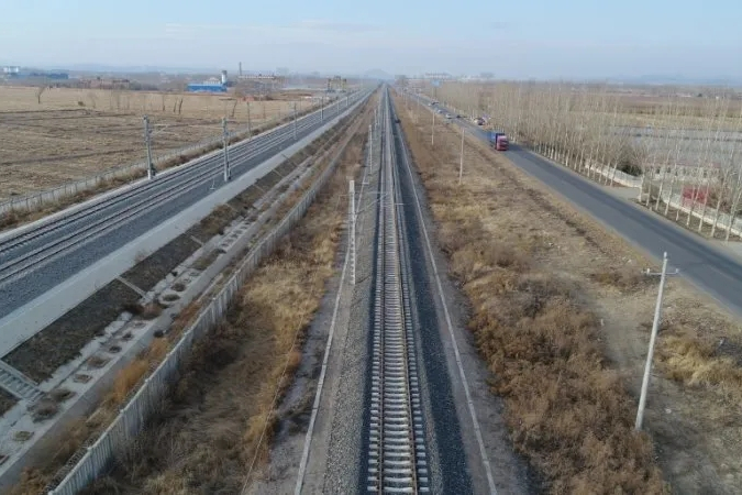 ">叶赤铁路(yebaishou-chifeng railway),原名叶峰铁路,南起锦承线 a