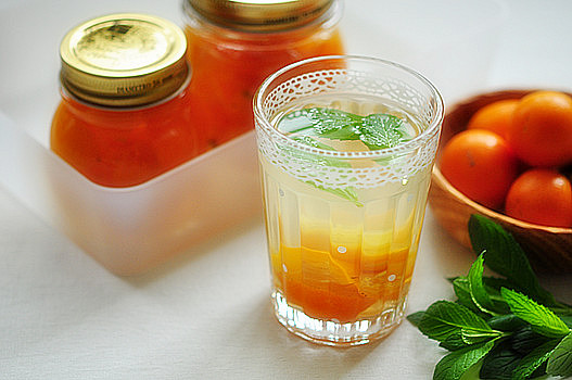 料 /p> p> a target="_blank" href="/item/金桔">金桔 /a>2个,蜂蜜1