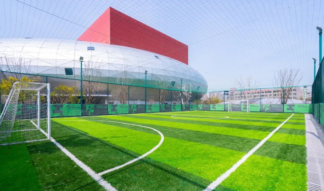  p data-id="tlhi37auvdgn">乐动力滨海文体中心是嘉兴港区的体育中心