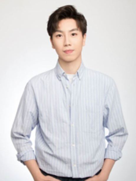 class="ref" data-ctrid="2csc5d6bskd">周舟,男,毕业于中国传媒大学