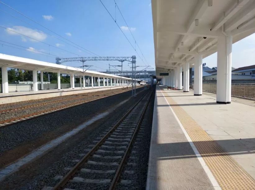 p>峨眉站(emei railway station),位于中国四川省乐山市峨眉山市,是 
