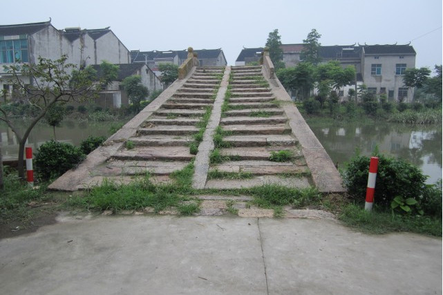  p>毛家桥位于常州市武进区礼嘉镇毛家村毛家桥40号,横跨禹城河,东西