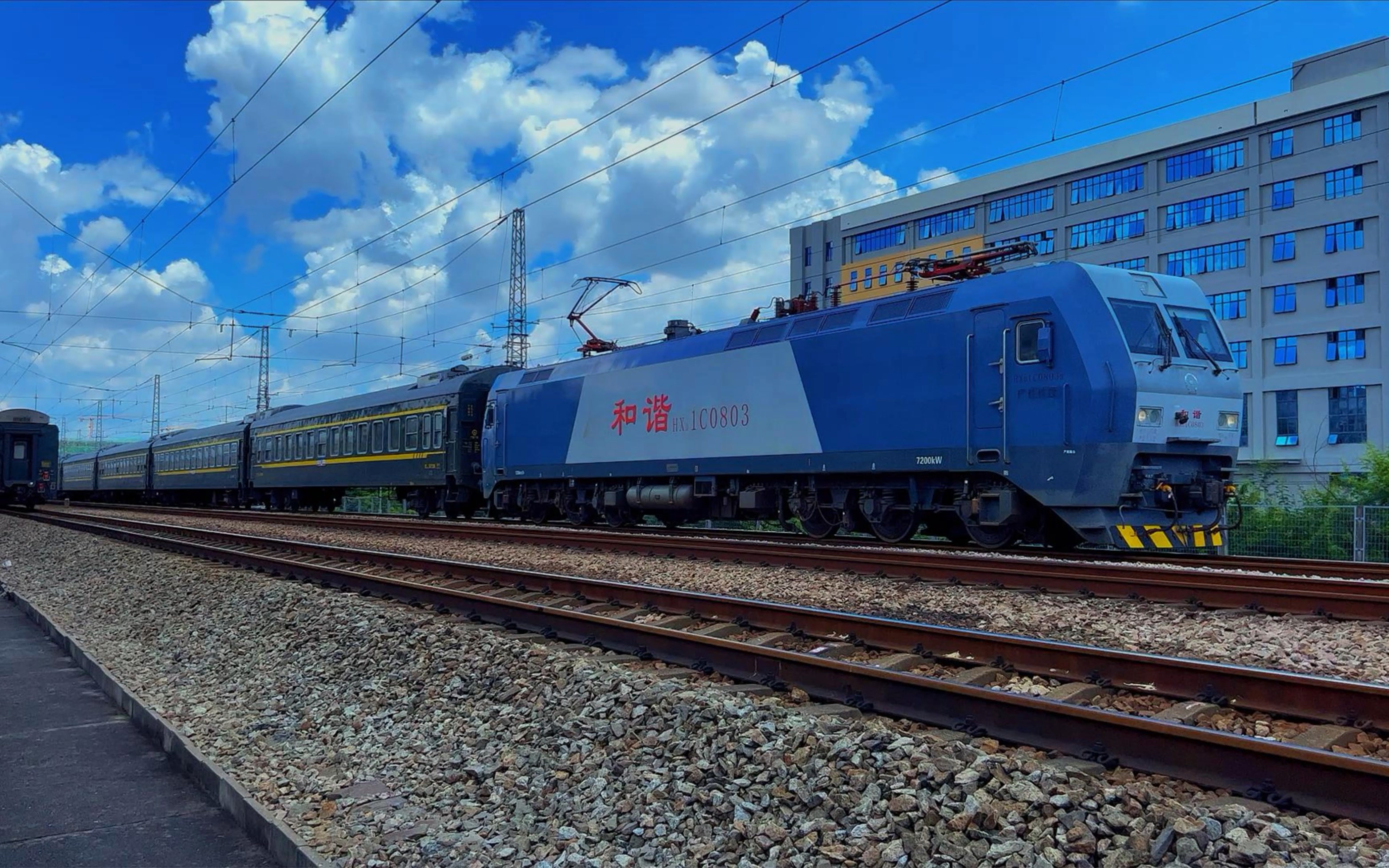 和谐1c型电力机车