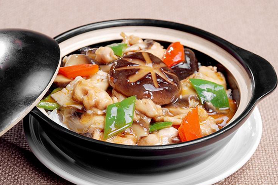 香菇滑鸡煲仔饭