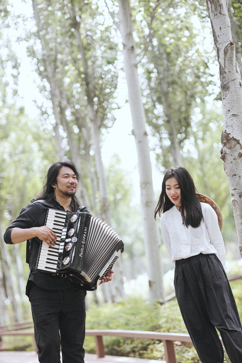  p>古城四月乐队,主要作品《长安圆舞曲》 /p>