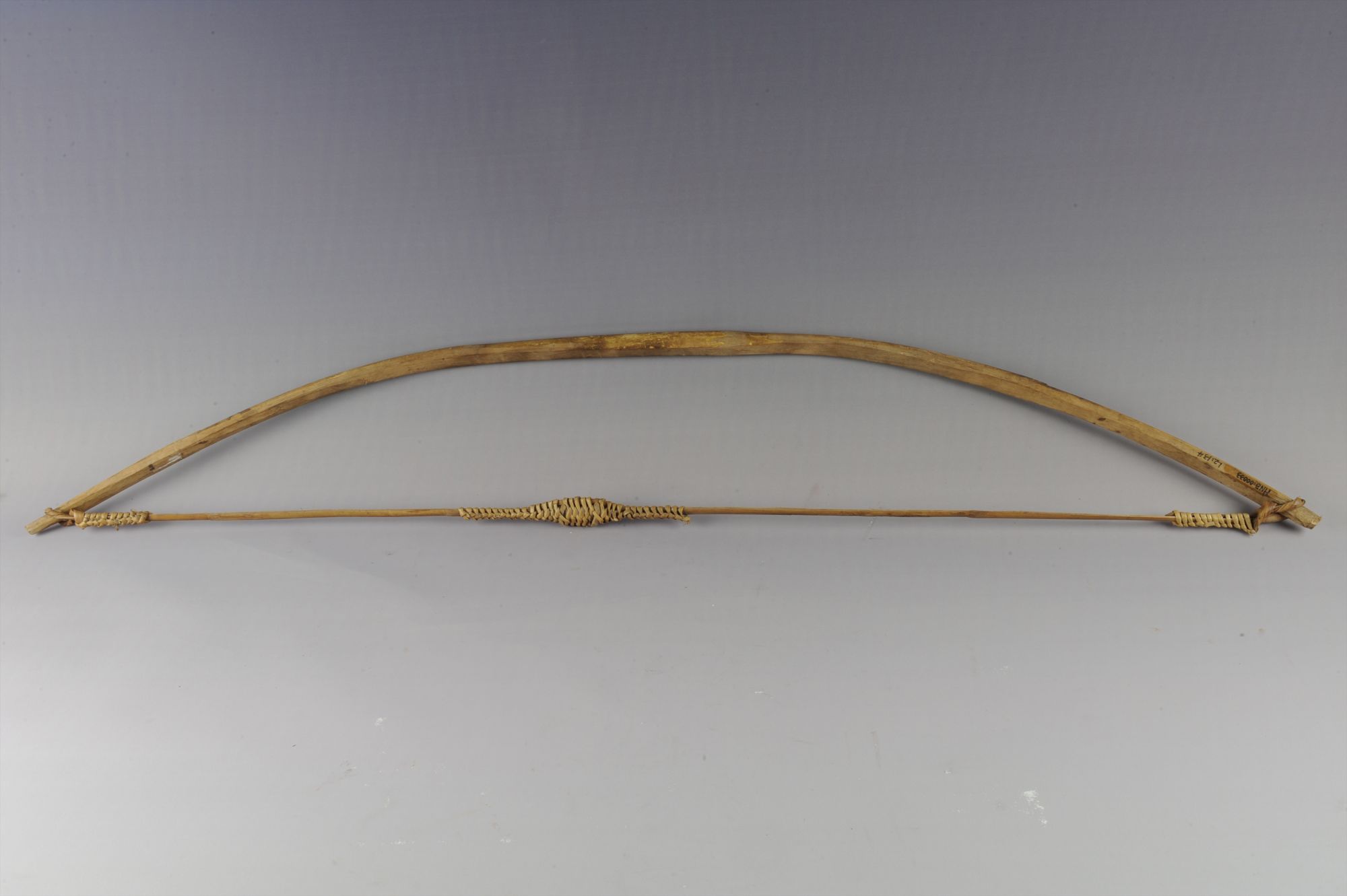 现代黎族木制鸟弓