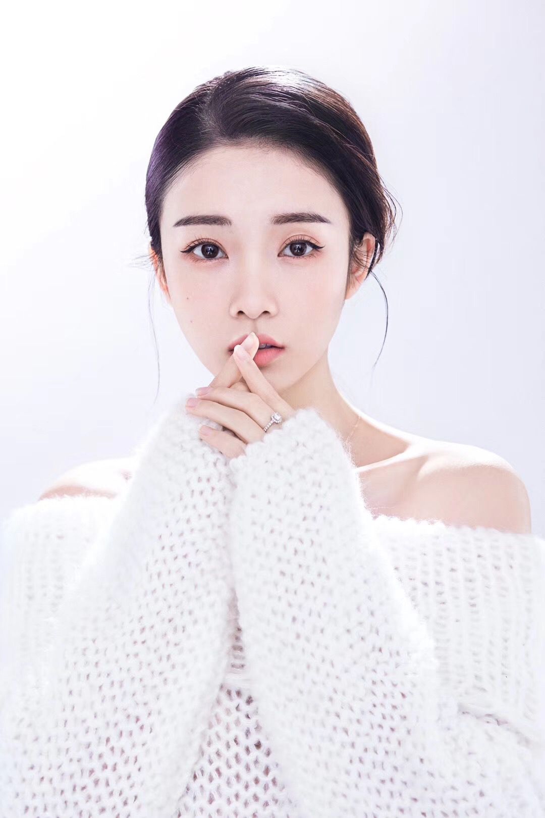  p data-id="gncnukb5k8">李凉凉,知名网红车模