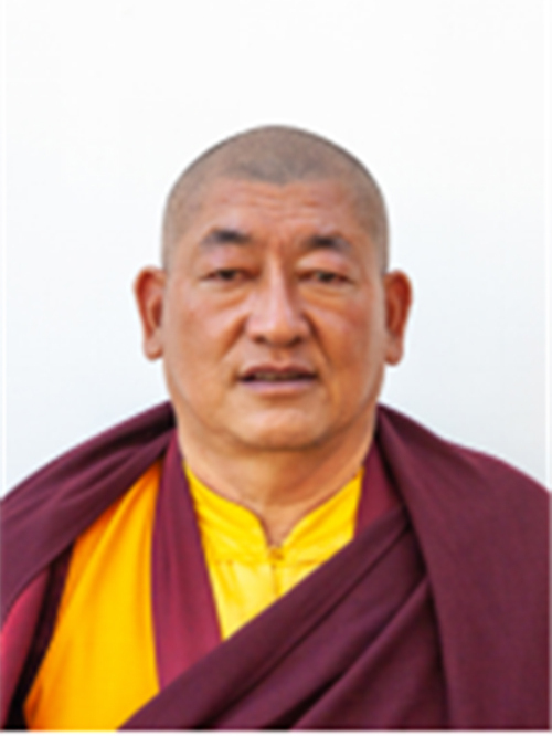  p>关加益西喜绕活佛,法名土登曲扎吉泽,1966年3月5日出生,纳西族