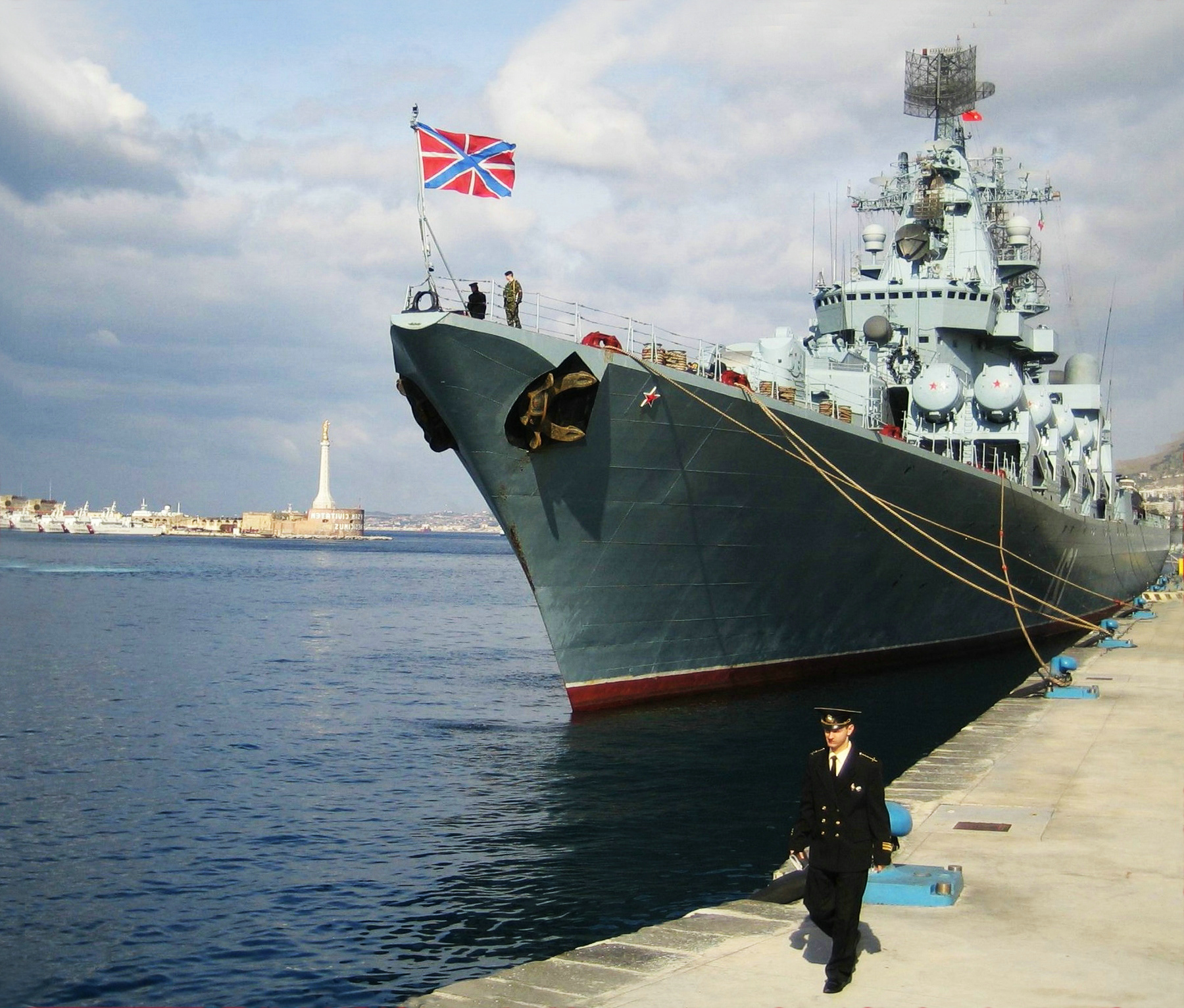 крейсер проекта 1164 "Слава" ),是苏联建造的 a