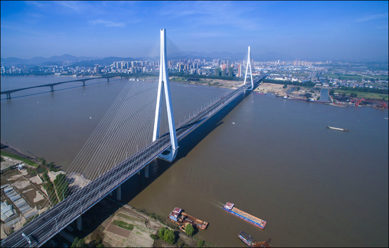  p>鄂东长江大桥(edong yangtze river bridge)是中国 a target="