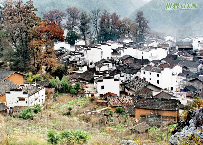  p data-id="gnzla965sc">仙人下棋位于黄山始信峰右侧,像是几个身着