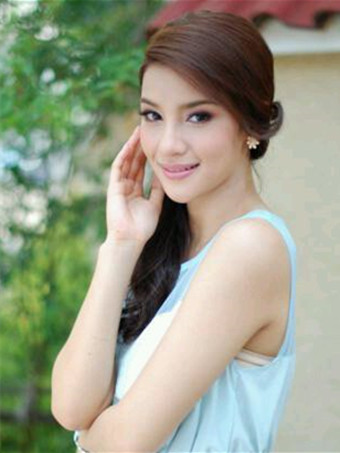  p>婉娜拉·宋提查(vill ),1989年4月10日出生于泰国曼谷,泰国女演员