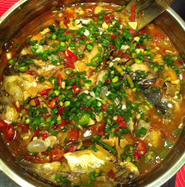 泡椒干锅鲫鱼