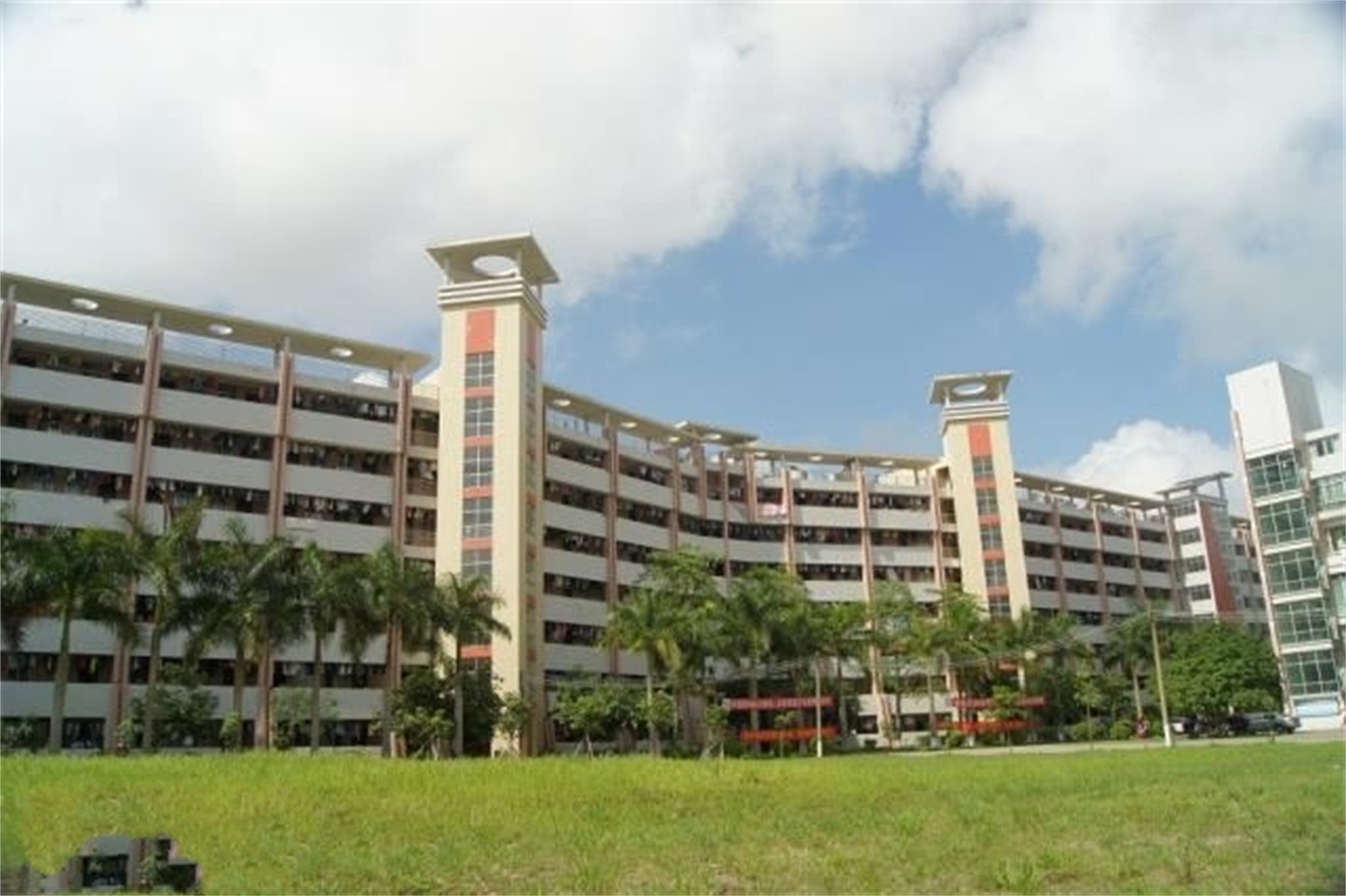  p>阳江职业技术学院位于广东省阳江市,是经广东省人民政府批准设立