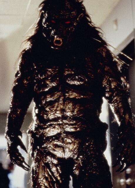  p>《铁血人狼》是alessandro de gaetano执导的恐怖片,金·德莱尼和