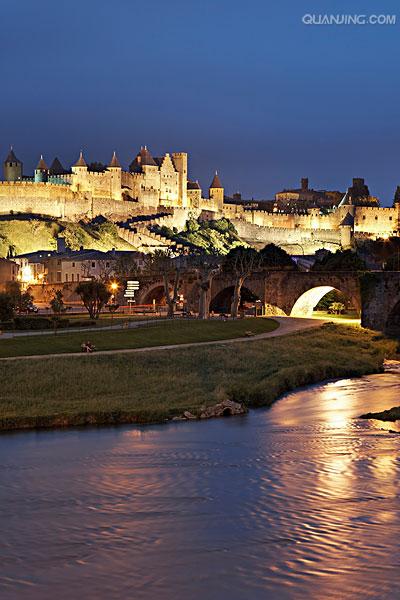 也是美国西部最大的城市,常被称为"天使之城"(city of angels)