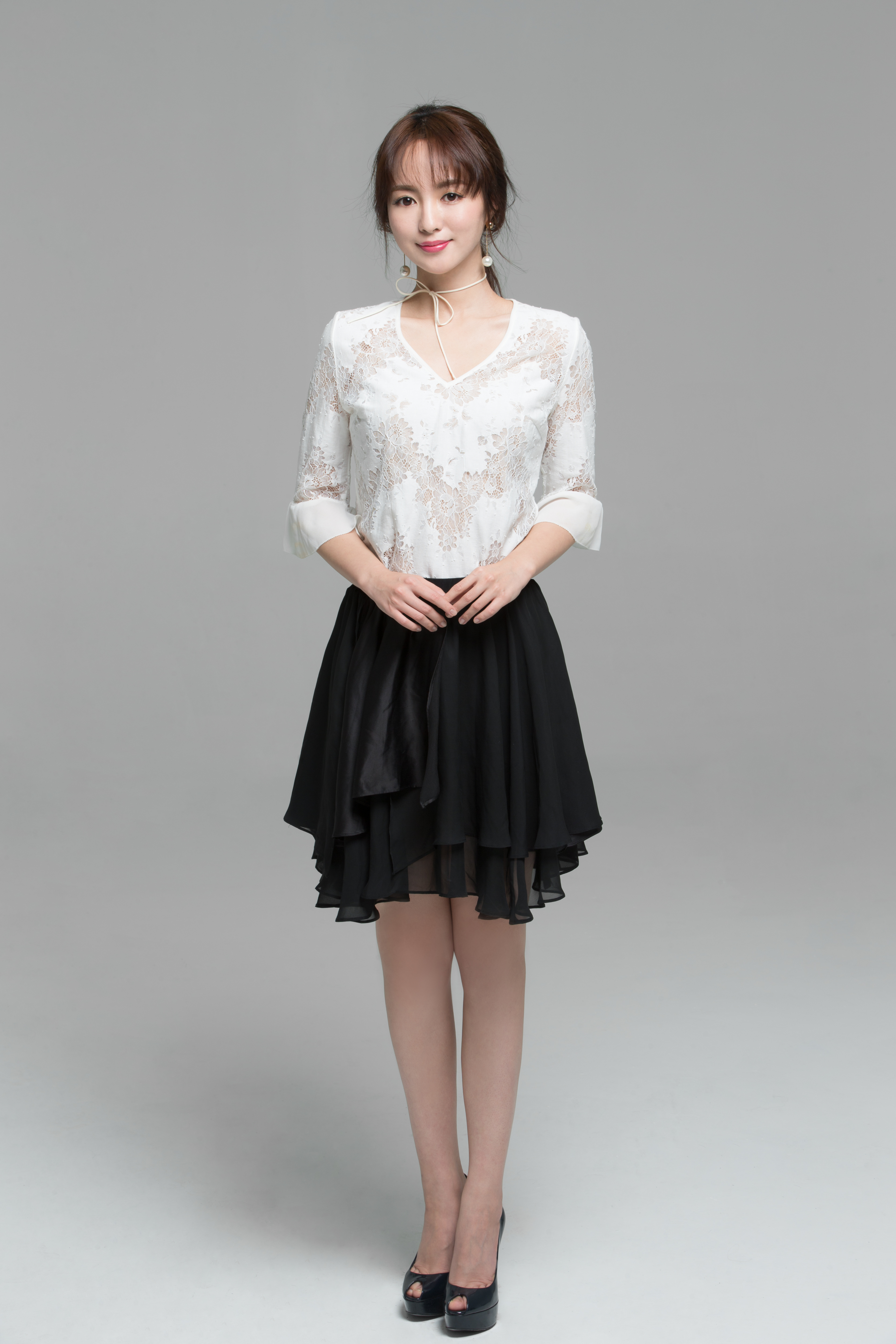  p data-id="gnwja3m121">李蜜,籍贯福建,中国传媒大学播音主持专业