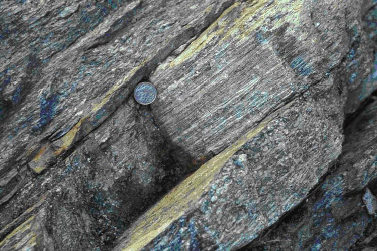  p>动力变质岩(dynamometamorphic rocks)是指由动力变质作用形成的