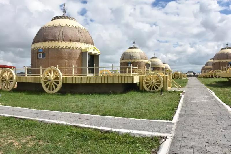 wd1da">太仆寺御马苑旅游区,位于贡宝拉格苏木所在地,距宝昌镇25公里
