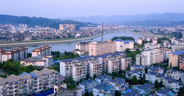  p>张家界,原名" a target="_blank" href="/item/大庸市/742170"