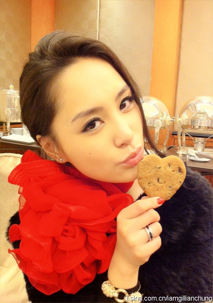 (阿娇,gillian chung),曾用名钟欣桐,1981年1月21日出生于中国香港