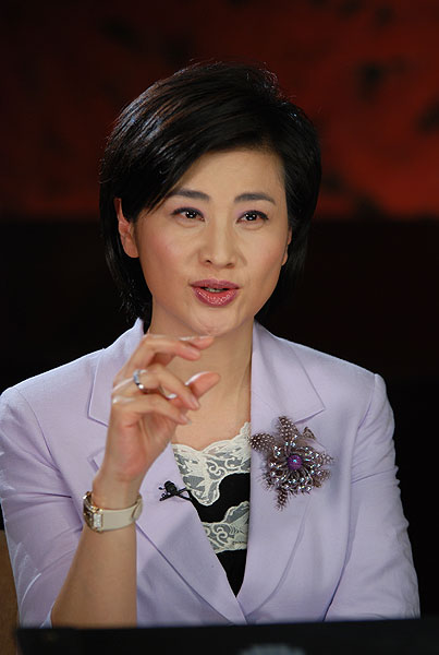 新闻关注度,直指热点问题,瞄准重量级人物,彰显主持及嘉宾个性的访谈