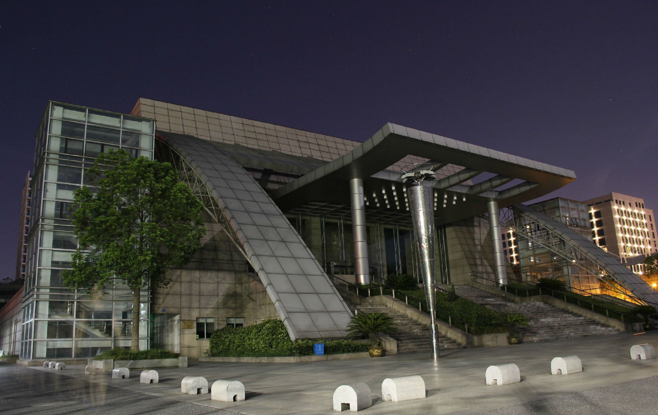 shuren university,挂名:浙江树人大学)创办于1984年,是由浙江省政协