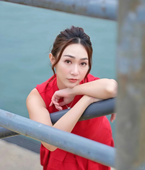 黄嘉雯照片