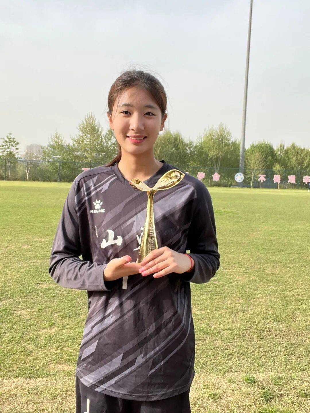  p data-id="skayzbonleze"> span class="ref" data-ctrid="tzilvj