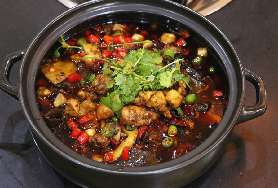 木耳金针焖兔肉