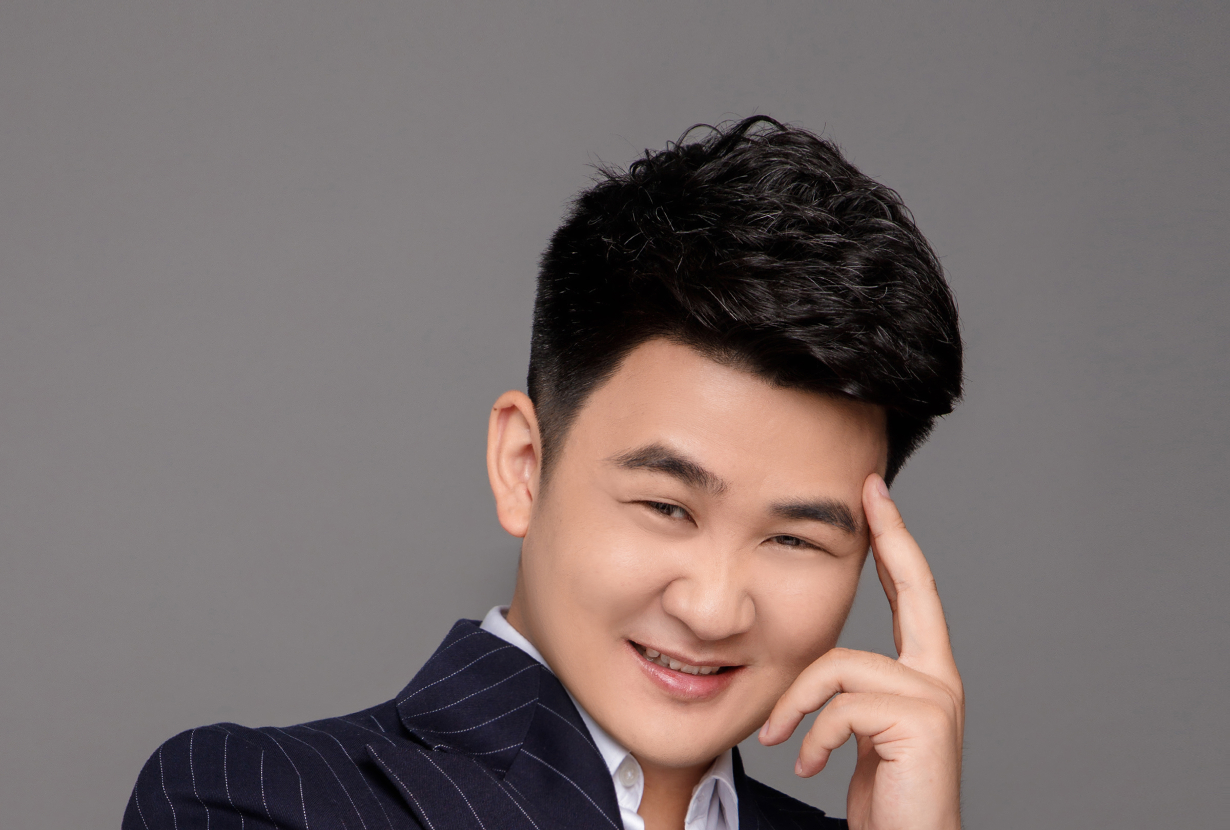  p>丁弈凯, 中国汉族,著名出品人,制片人,获得百亿出品人称号 sup