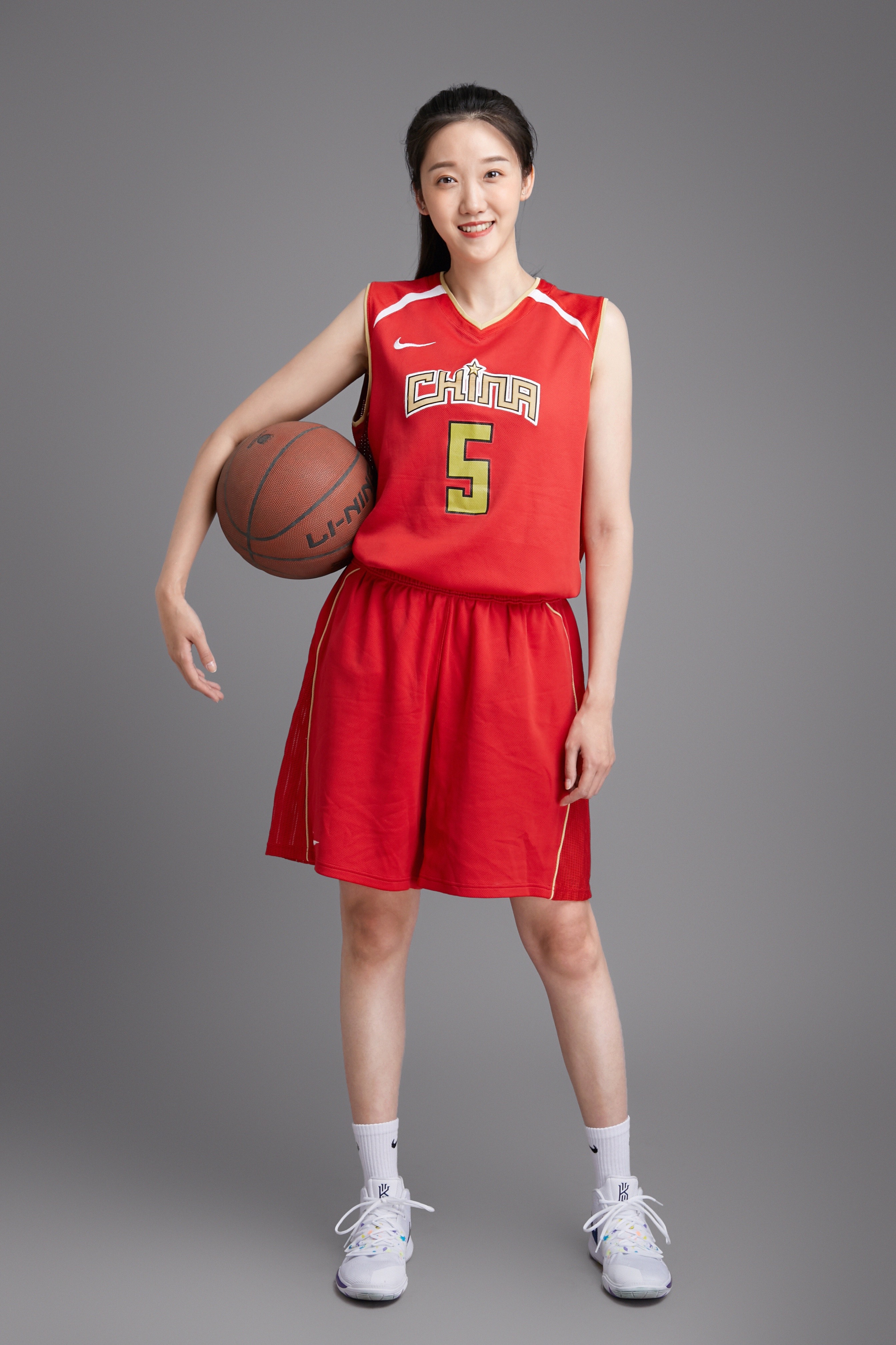 中国女子篮球运动员,效力于四川金强蓝鲸女子篮球队