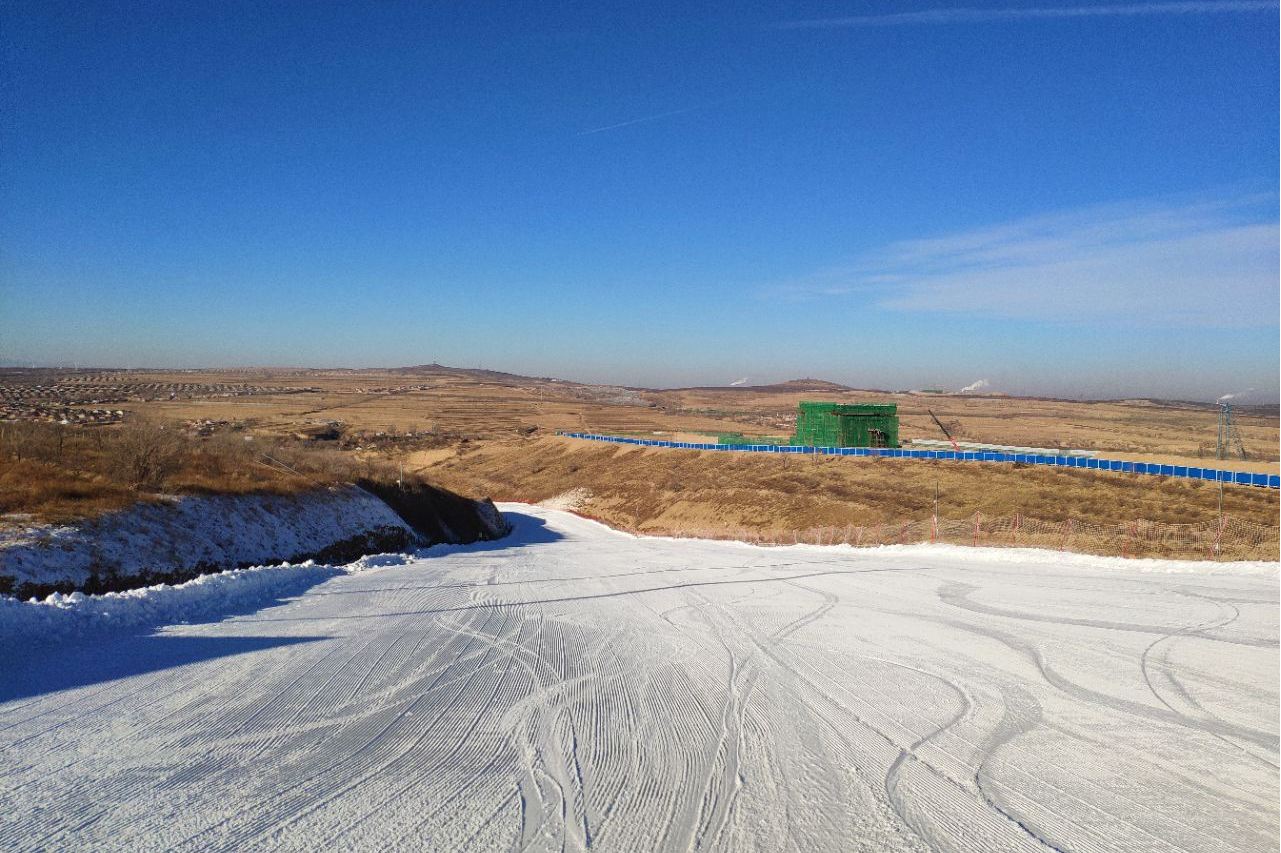 谷南山滑雪场,位于 a target="_blank" href="/item/赤峰市/2320706"