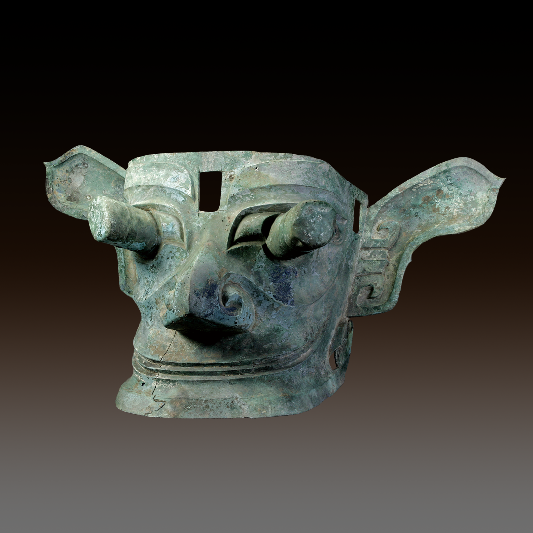  p>商铜纵目面具为商代中晚期青铜器,该面具于1986年出土于 a target=