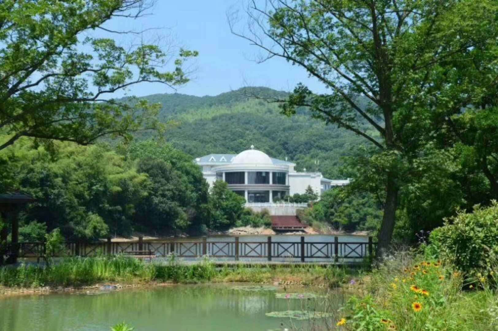 洛娃丫髻山森林山庄