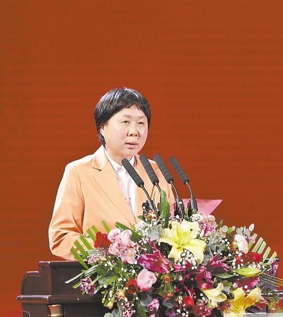  p data-id="gnb2i4rnq1">方华玉,女,汉族,福建莆田人,第十四届全国